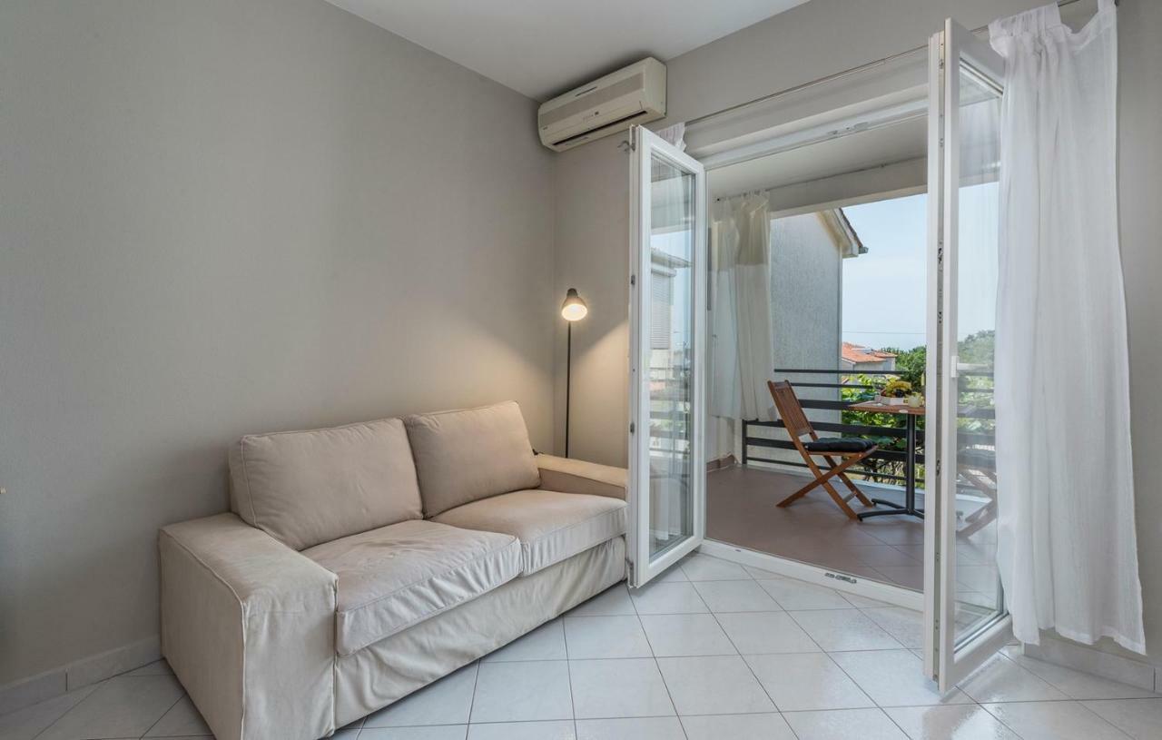 Apartment Green With Balcony Nova Vas  外观 照片