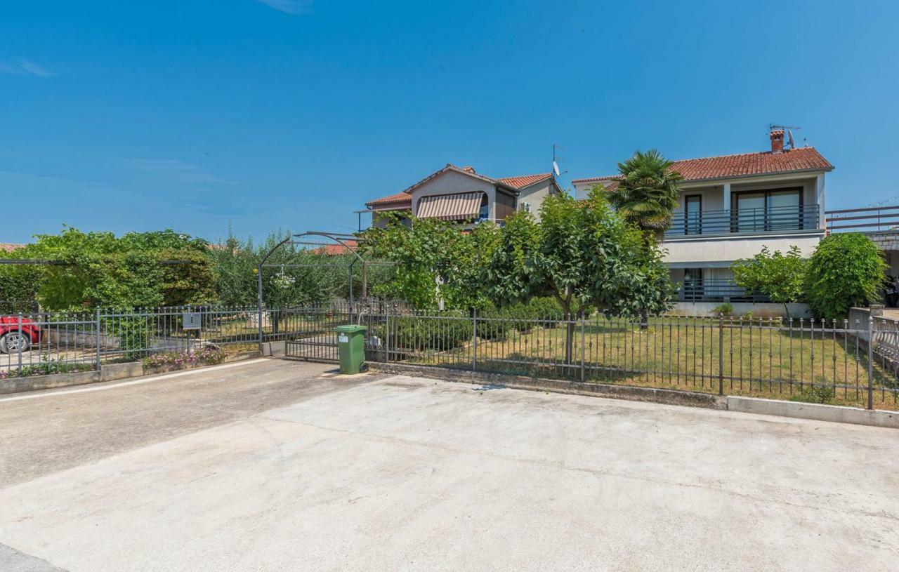 Apartment Green With Balcony Nova Vas  外观 照片