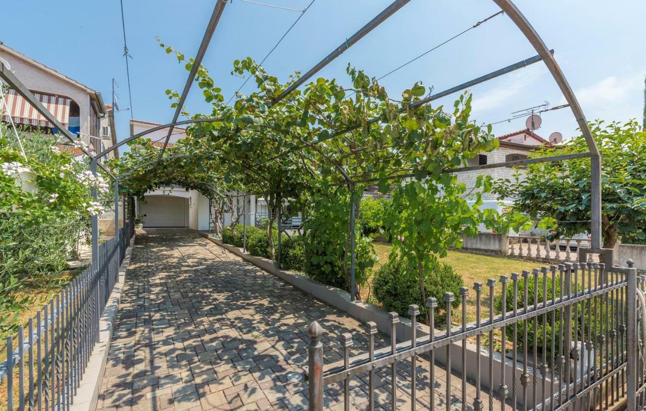 Apartment Green With Balcony Nova Vas  外观 照片