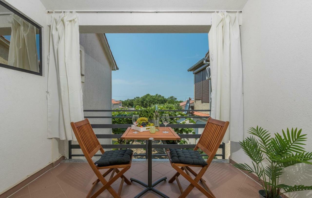 Apartment Green With Balcony Nova Vas  外观 照片